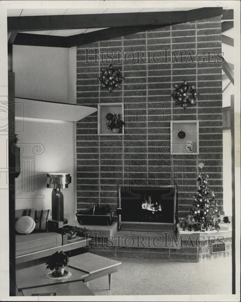 1979 Press Photo Fireplace. - Historic Images