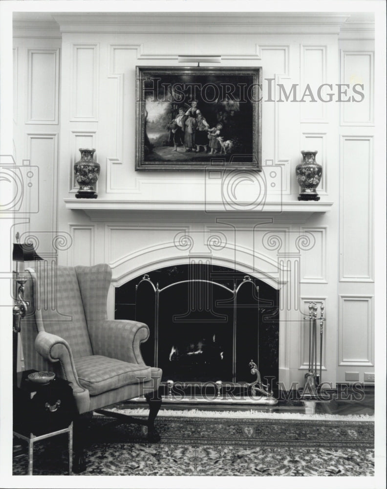 1993 Press Photo Traditional wall Fireplace. - Historic Images