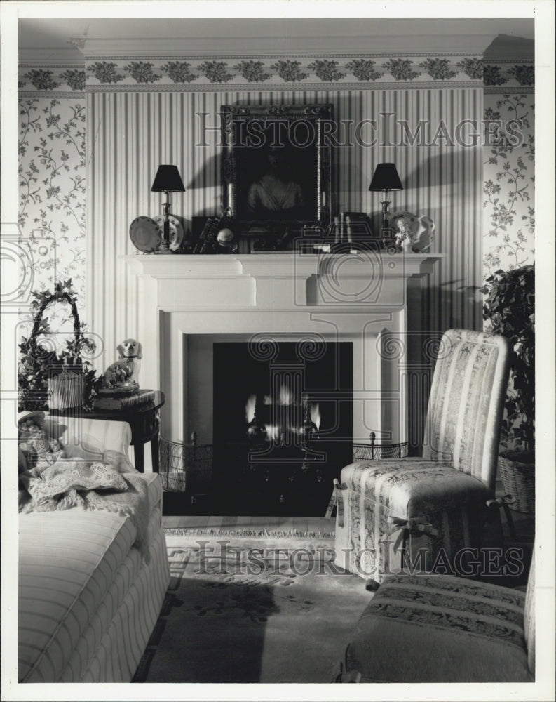 1990 Press Photo Funiture Fireplace Couch Mantle Chair Living Room - Historic Images