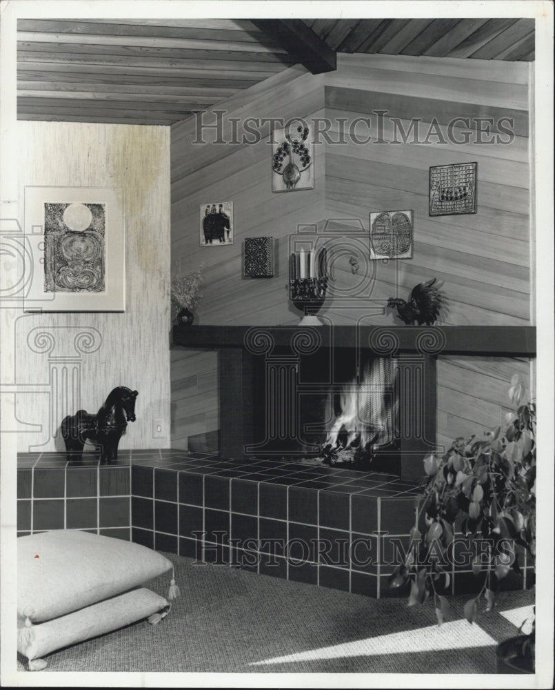 1984 Press Photo Fireplace - Historic Images