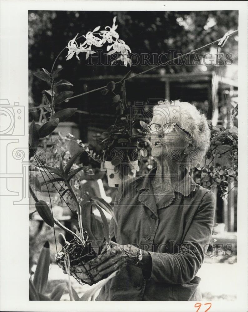 1976 Mary Hays Chairman of The Manatee Orchid Society. - Historic Images