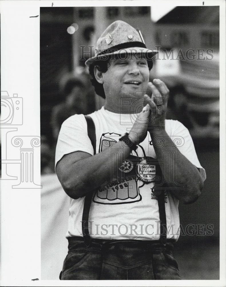 1988 Press Photo Steve Glassman the man in the picture. - Historic Images