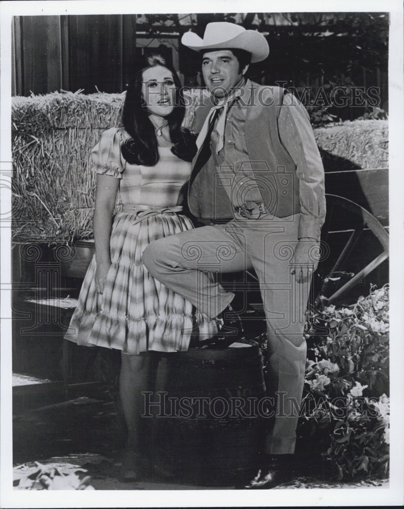 1972 Guy Hovis And Ralna English Singers On The Lawrence Welk Show - Historic Images