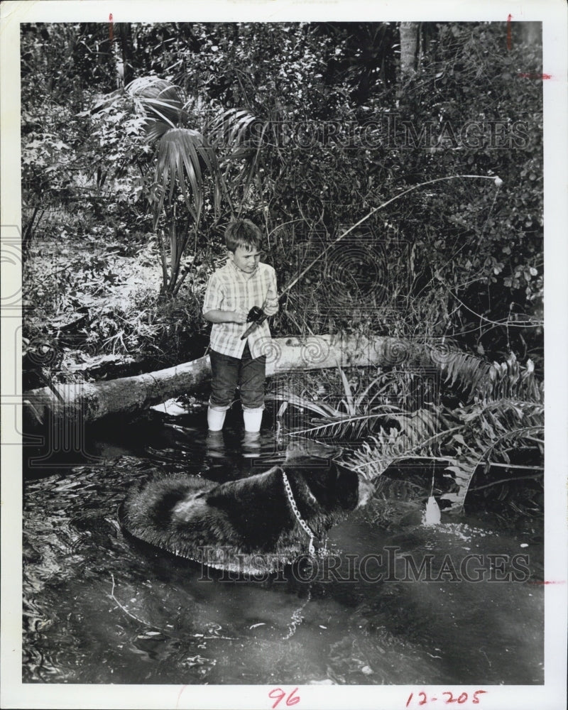 1968 Actor Clint Howard And Bear Go Fishing On TV Show Gentle Ben - Historic Images