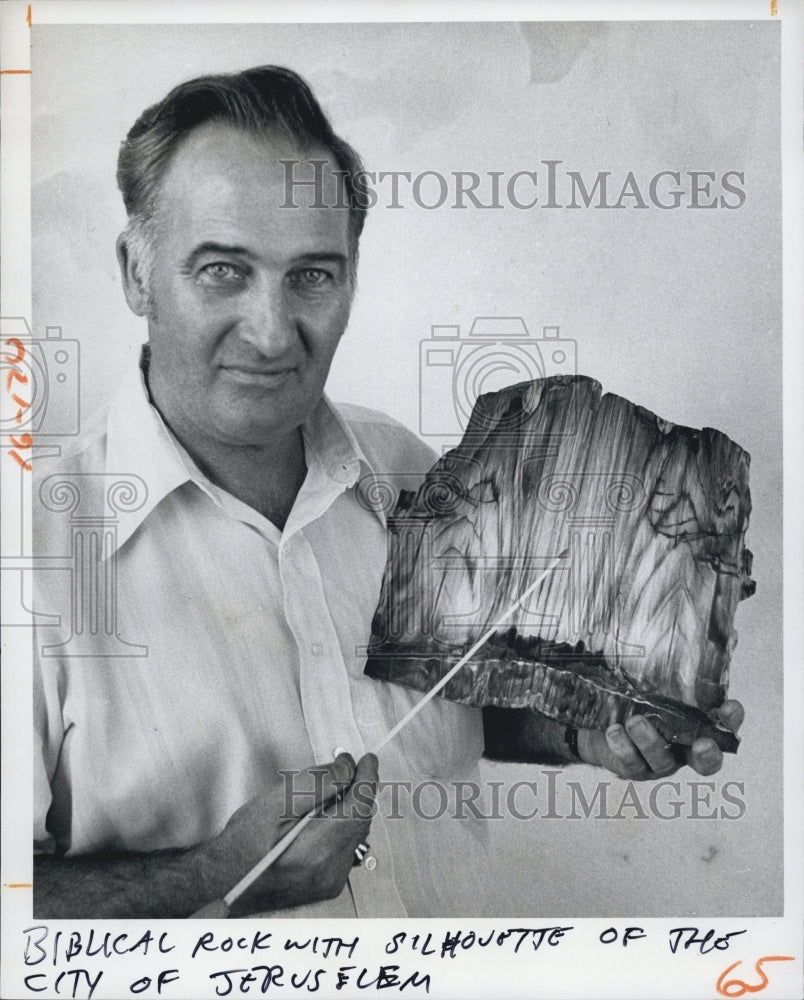 1976 Robert Read with a biblical rock with silhouette of the city of Jerusalem. - Historic Images