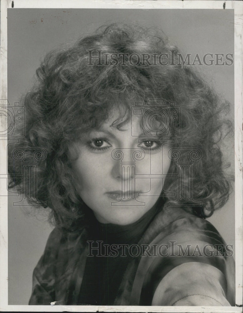 1976 Press Photo Brenda Vaccaro Sara Yarnell CBS - Historic Images