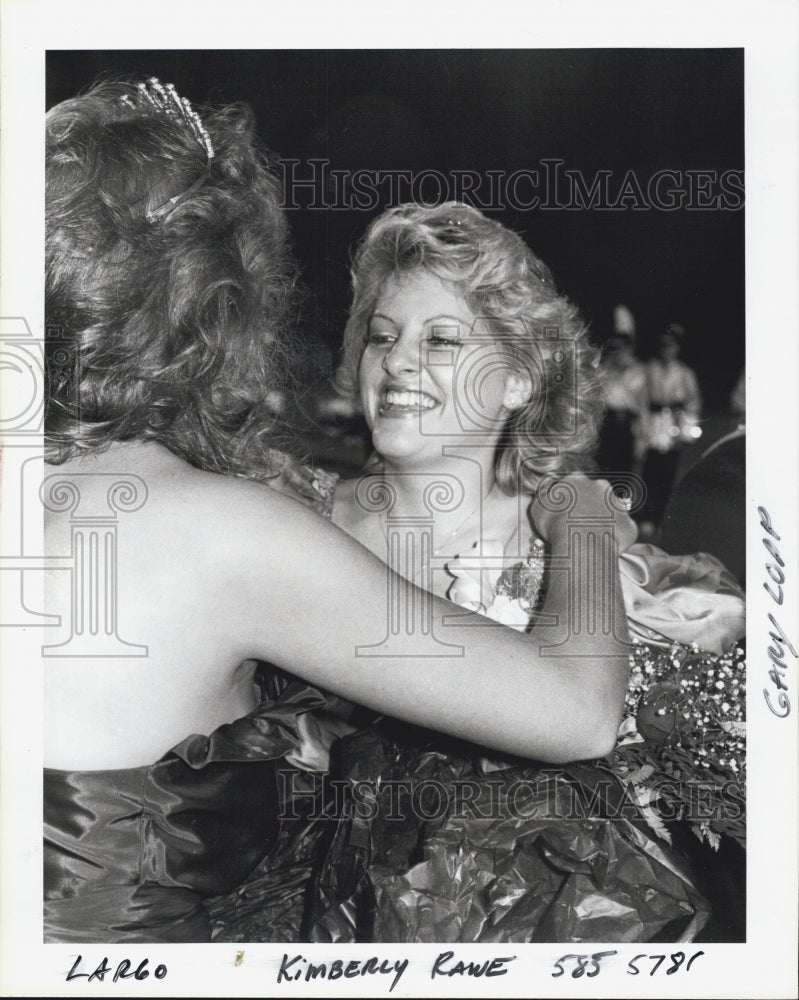 1984 Press Photo Kimberly Rawe all smiles shows in the picture. - Historic Images