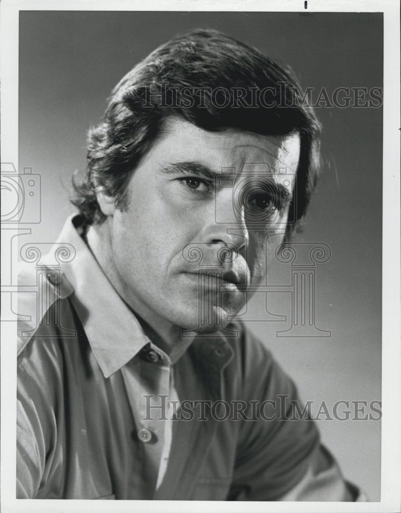 1982 Press Photo Robert Urich in "Gavilan" - Historic Images