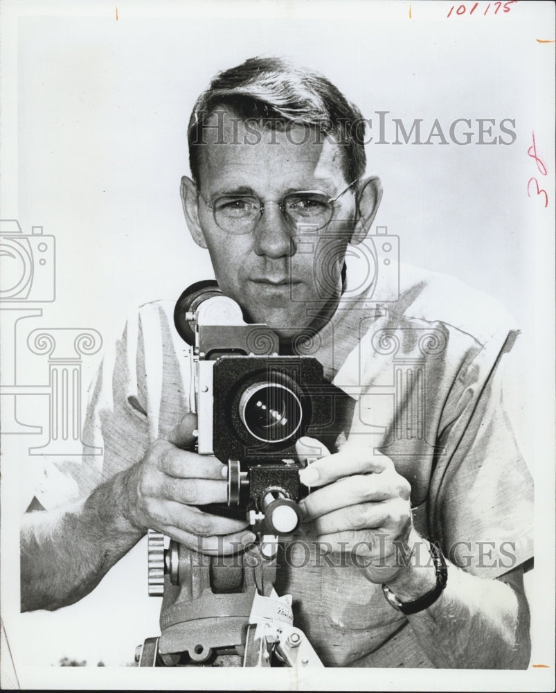 1971 Press Photo Fram William Hall Nature Photographer The Real Yellowstone - Historic Images