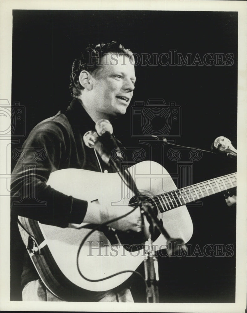 Press Photo Folk singer Nick Hallman - Historic Images