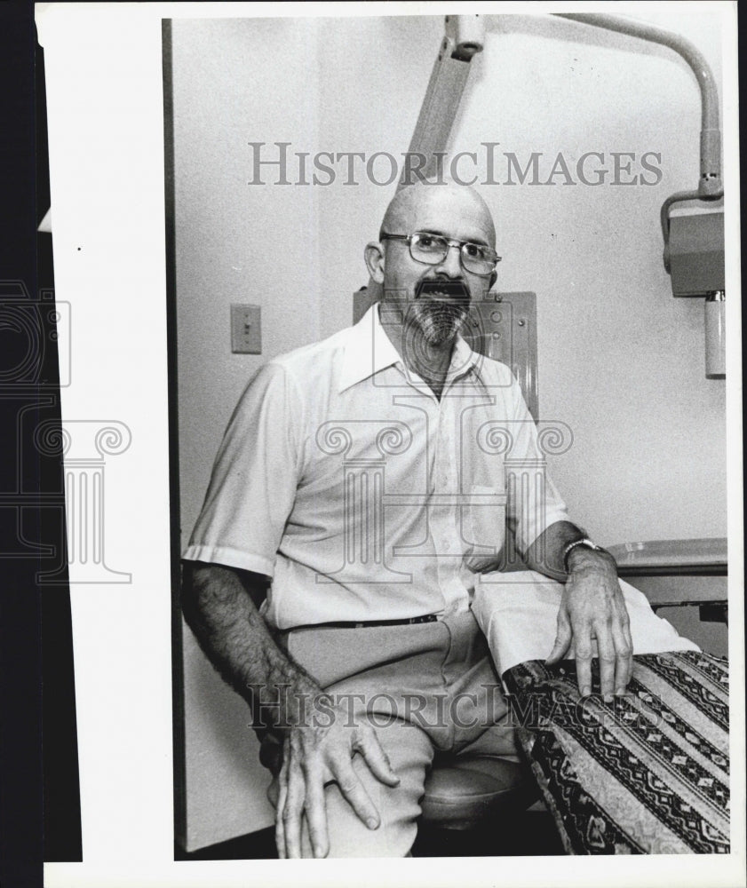 1984 Press Photo Dr. Laurent Belanger - Historic Images