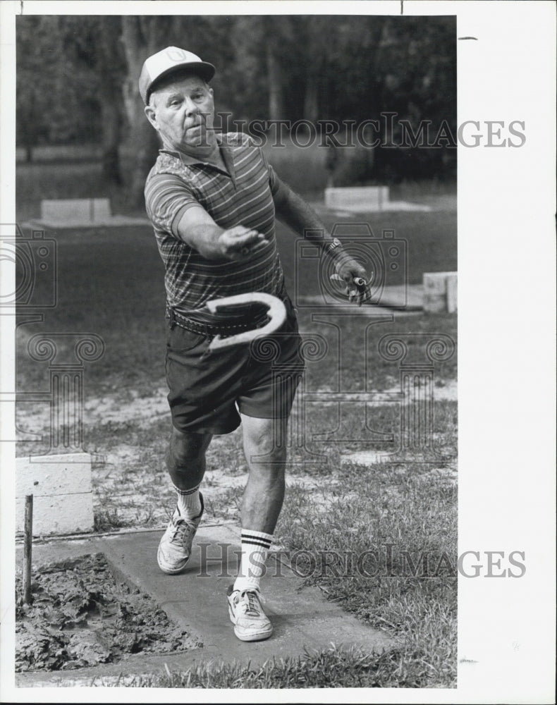 1988 Press Photo Sparky Hall horseshoe player - Historic Images