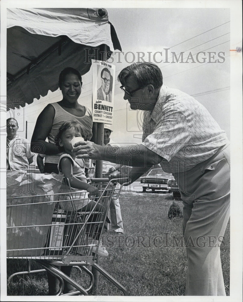 1978 Press Photo Democrat Candidate John Bennett Campaigns - RSG76029 - Historic Images