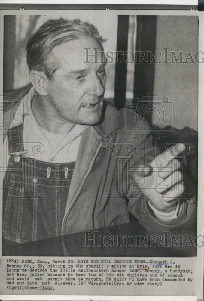 1962 Press Photo Kenneth Beeney Sr. Erie Kansas - RSG76123 - Historic Images