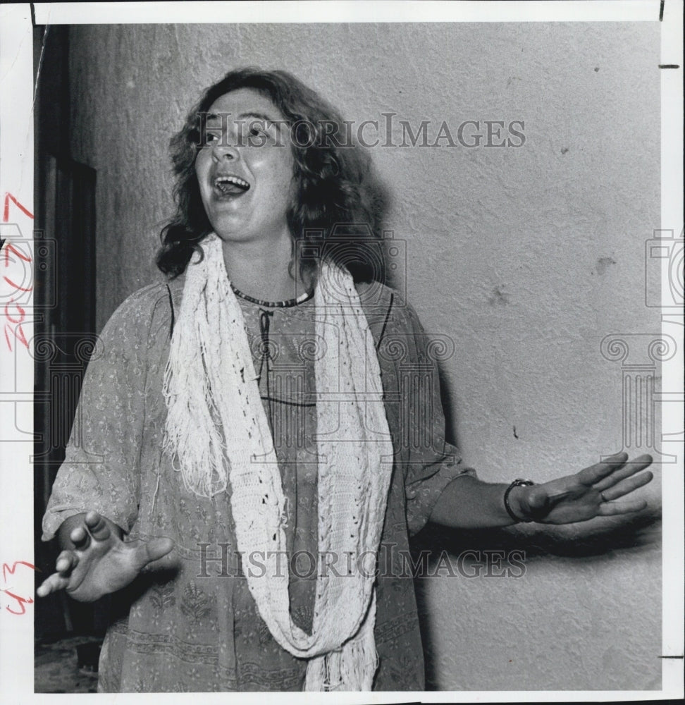 1981 Press Photo Actress, Singer, & Dancer Ann Beigel - Historic Images