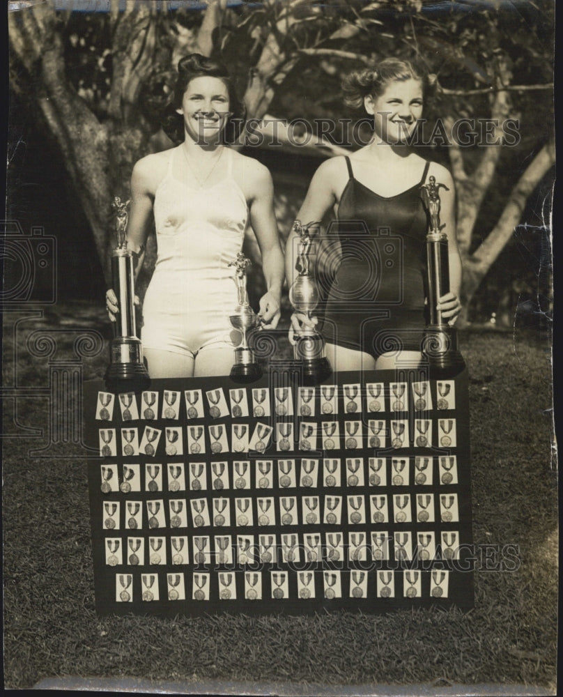 Press Photo Mary Lois Brown, and Joyce Covert, Award-Winners - Historic Images