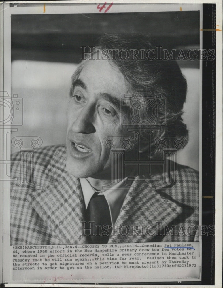 1972 Pat Paulson  American comedian and satirist . - Historic Images