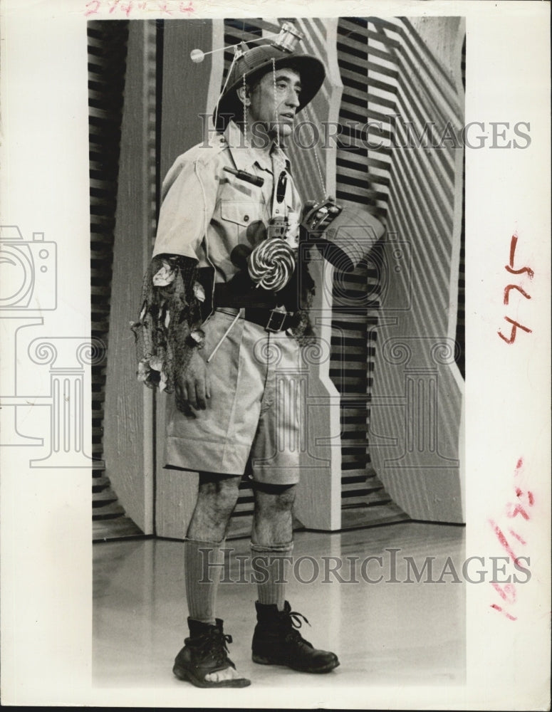 1970 Pat Paulsen on "The Smothers Brothers Show" - Historic Images