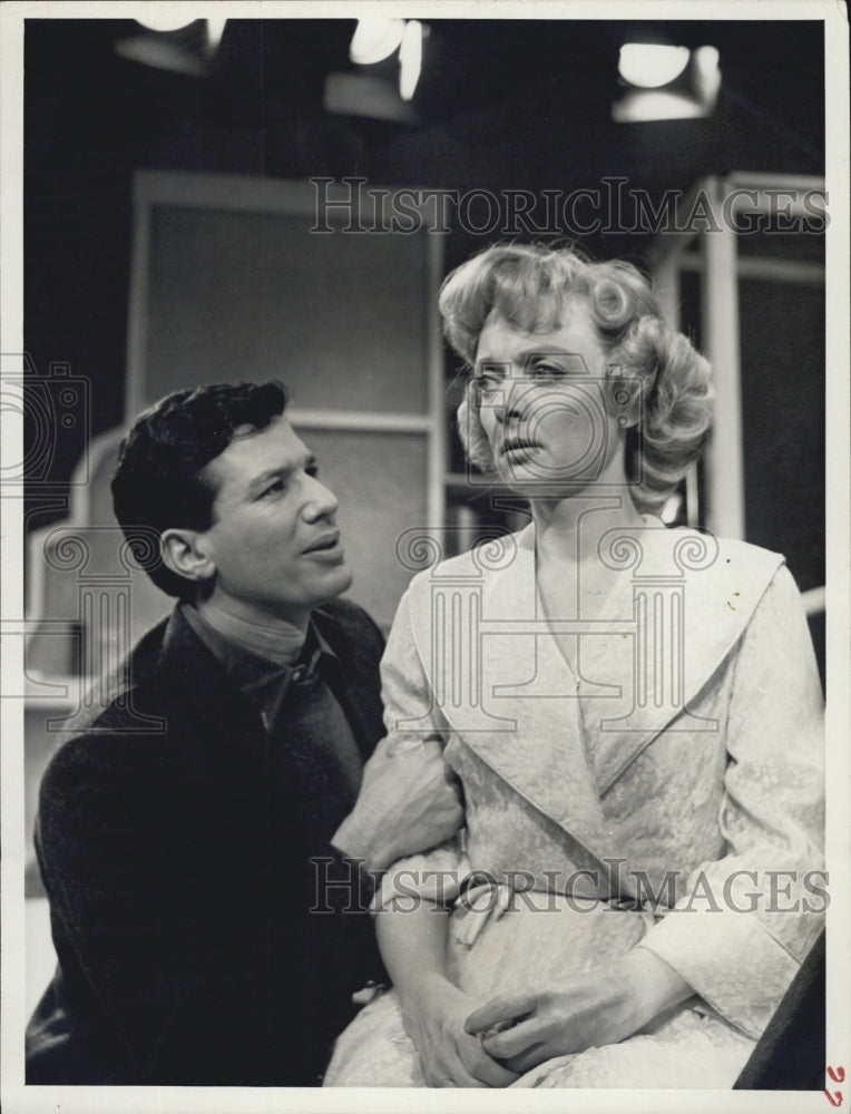 1963 Press Photo Michael Tolan and Barbara Baxley in &quot;the Single Womaen&quot; - Historic Images