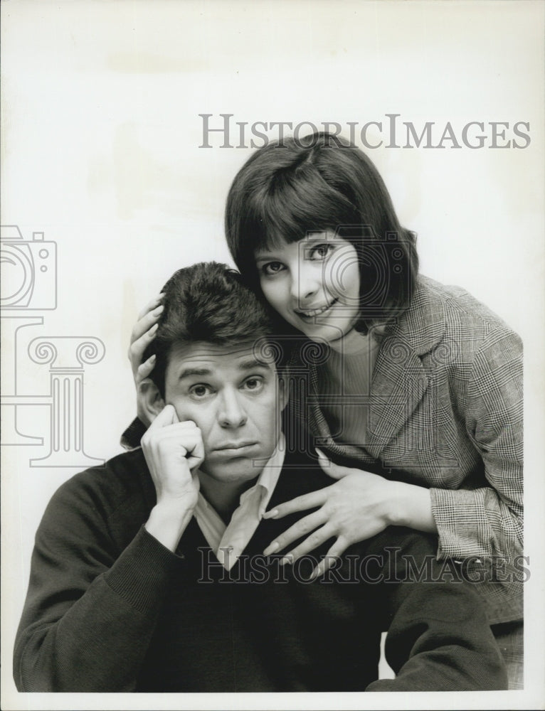 1967 Julie Parrish and Ronnie Schell in "Good Morning World" - Historic Images