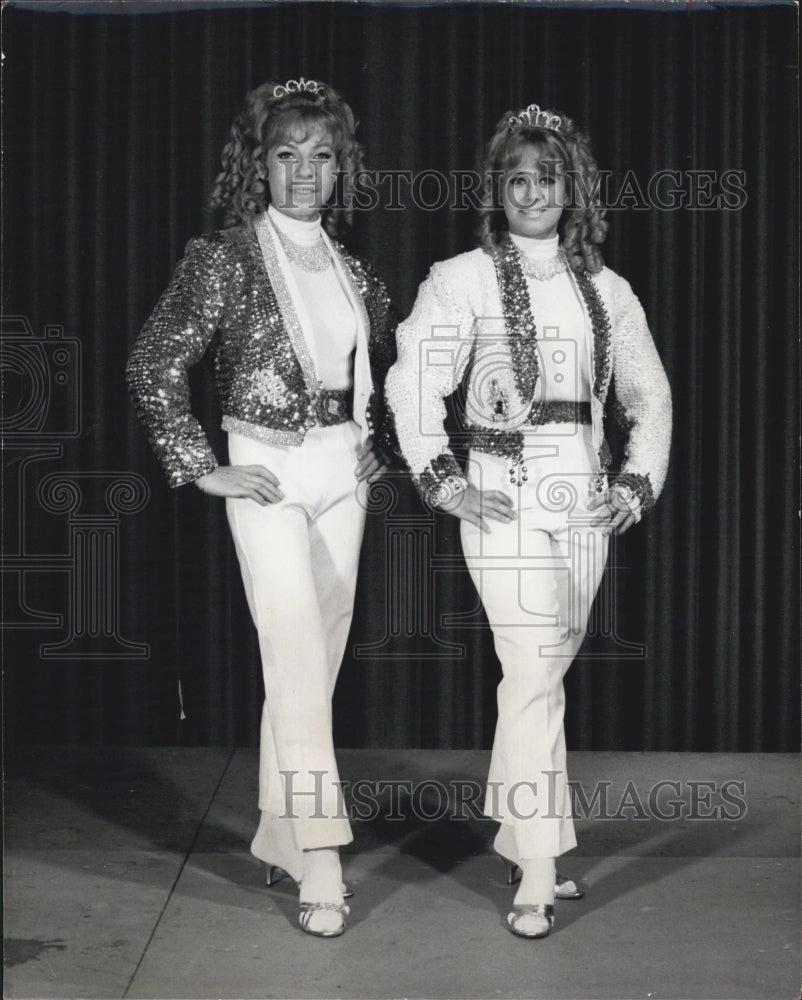 Press Photo Mrs. Elizabeth Bauer and Miss Lisa Bauer - Historic Images