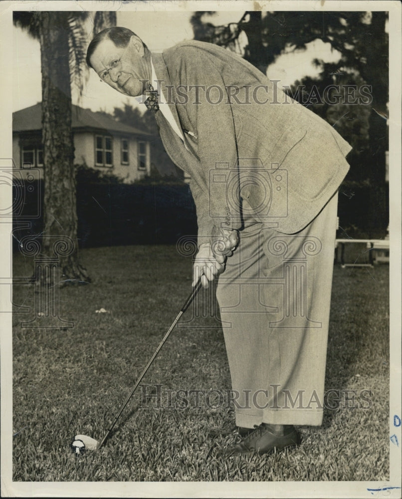 1950 J.Bancroft Swayne play golf e\when hes not growing mushroom. - Historic Images