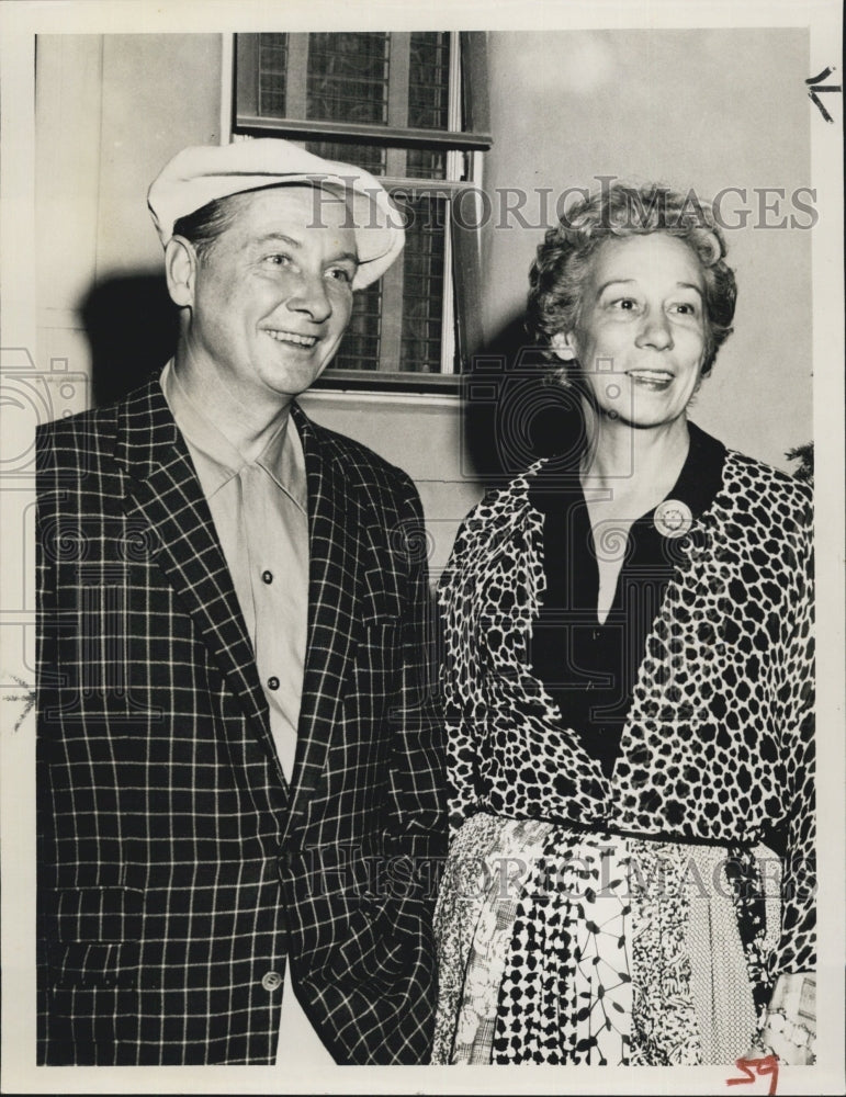 1958 Press Photo John Cameron Swayze American Commentator Wife at Venice. - Historic Images