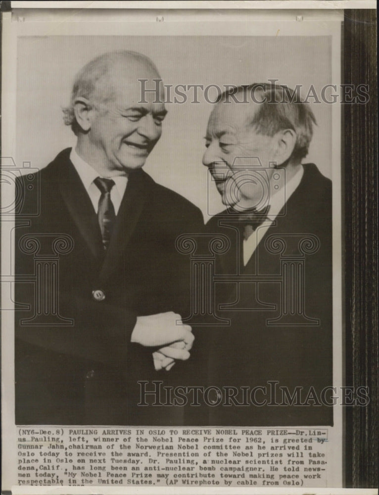 1962 Dr. Linus Pauling and Gunnar Jahn - Historic Images