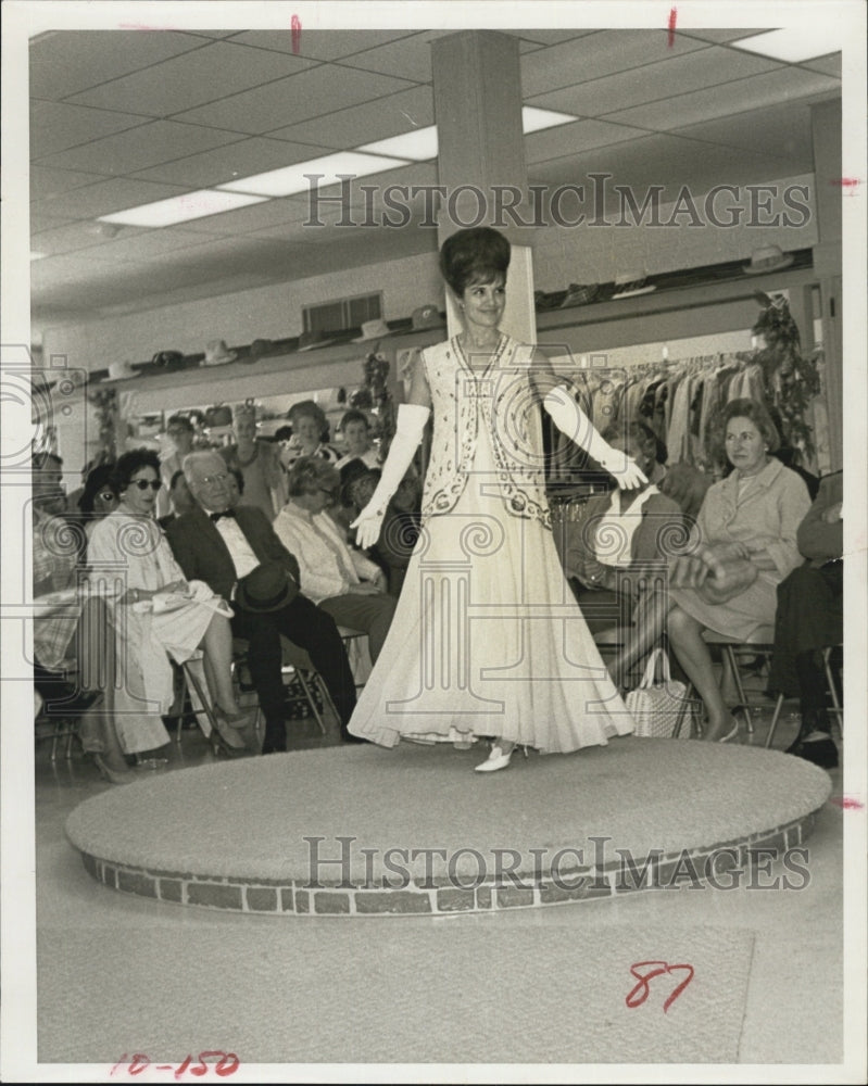 1966 Mrs James Paulk - Historic Images