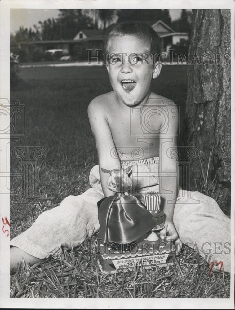 1960 Stevie Scarborough has leukemia celebrates 6th birthday - Historic Images