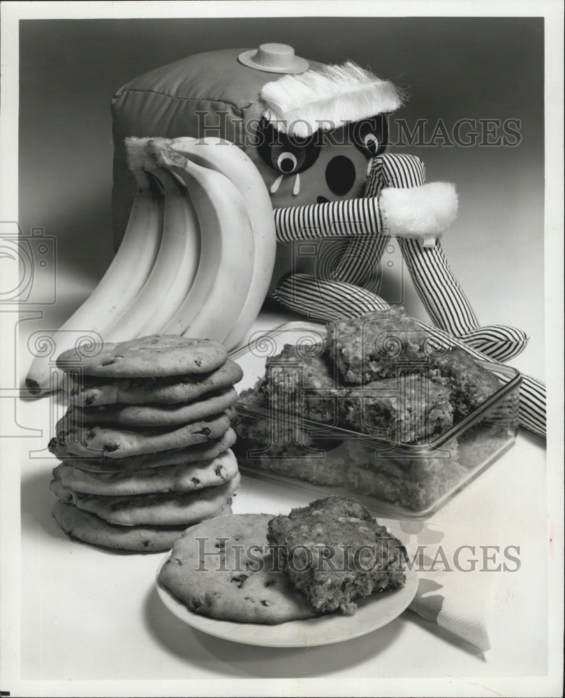 1975 Pictured are banana frisbies and banana peanut bars. - Historic Images