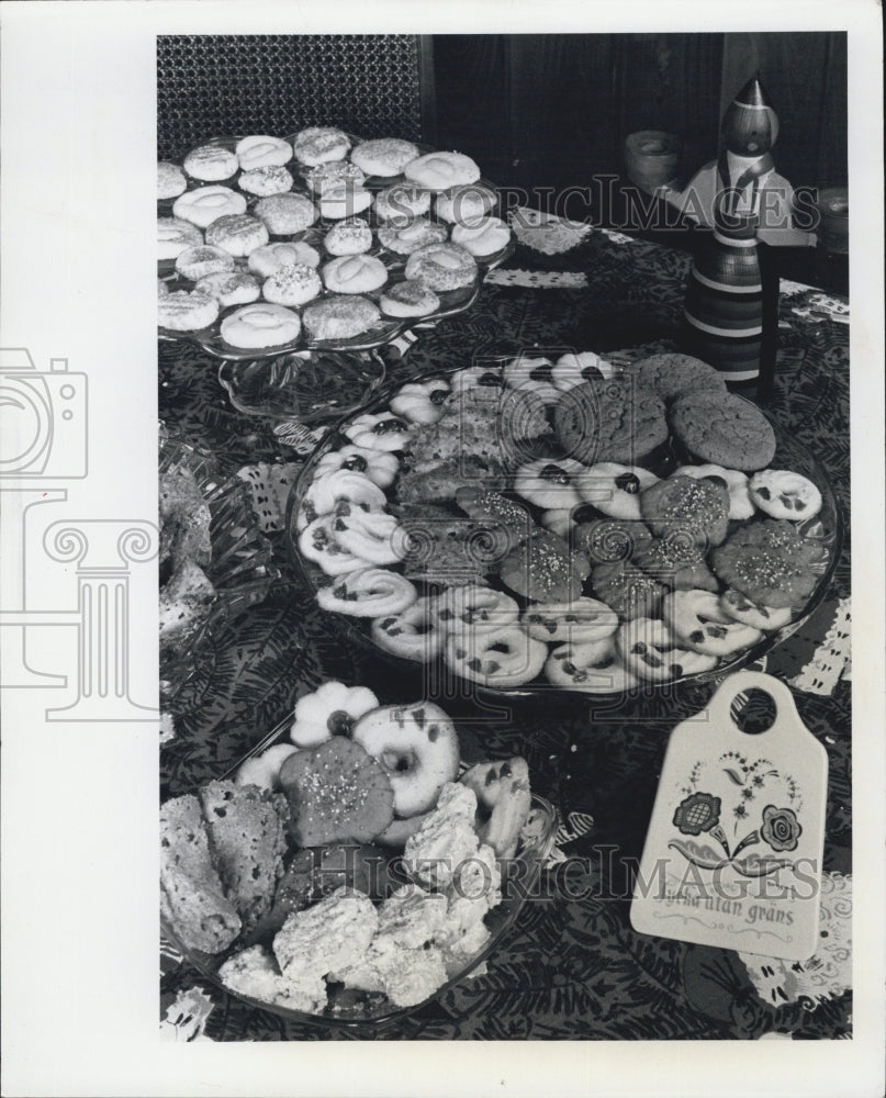 1976 Press Photo Pictured are various cookies. - Historic Images