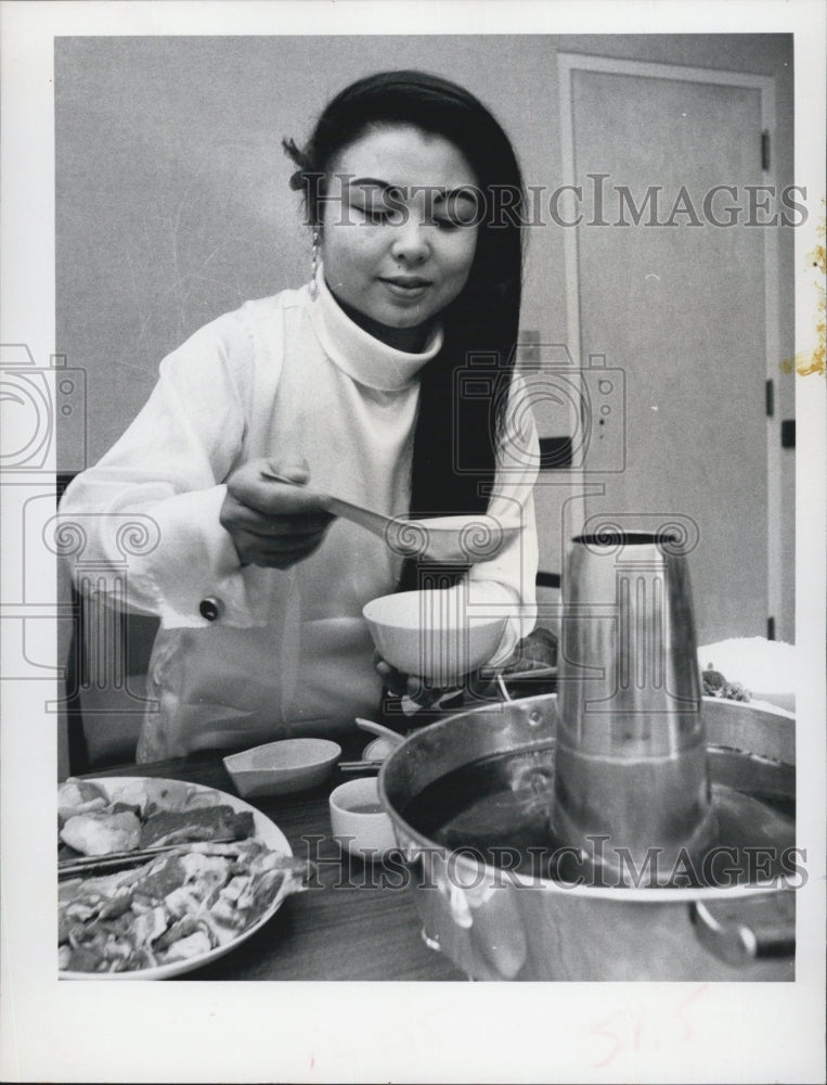 1989 Press Photo A girl tasted her final course soup. - Historic Images