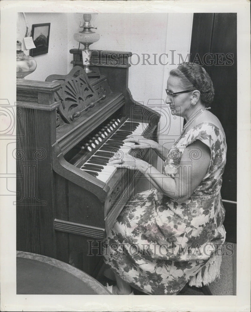 1964 Ida Southworth plays 100yr old organ at Grace Turner House - Historic Images