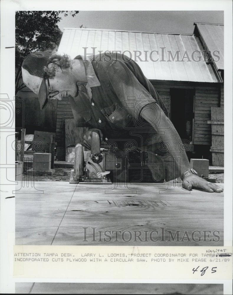 1989 Press Photo Larry Loomis,project coordinator for Tampa Habitat,working saw - Historic Images