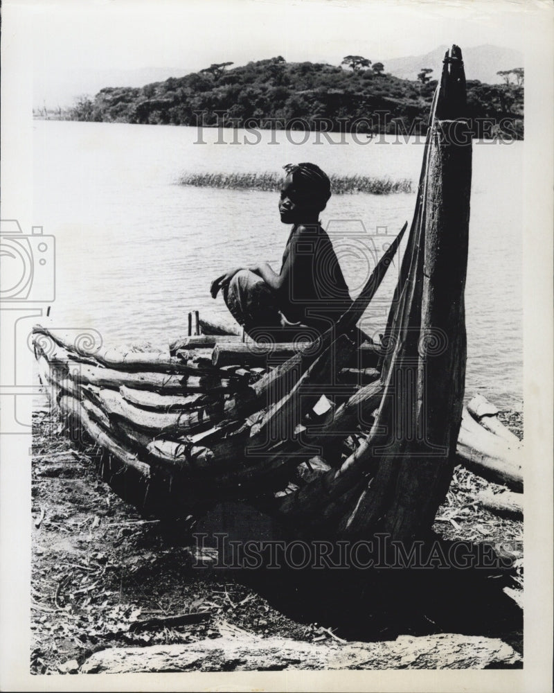 Press Photo a 3,000 year old style of boat still being used in Southern Ethiopia - Historic Images