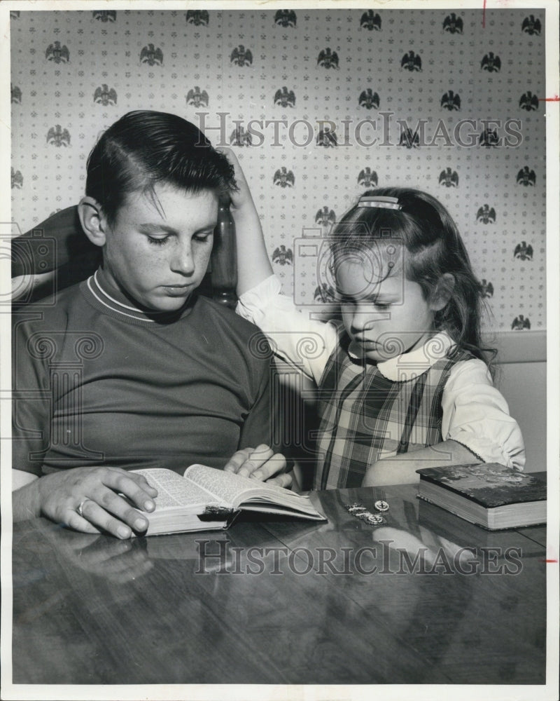 1969 Press Photo Dennis and Leslie Ives. - Historic Images