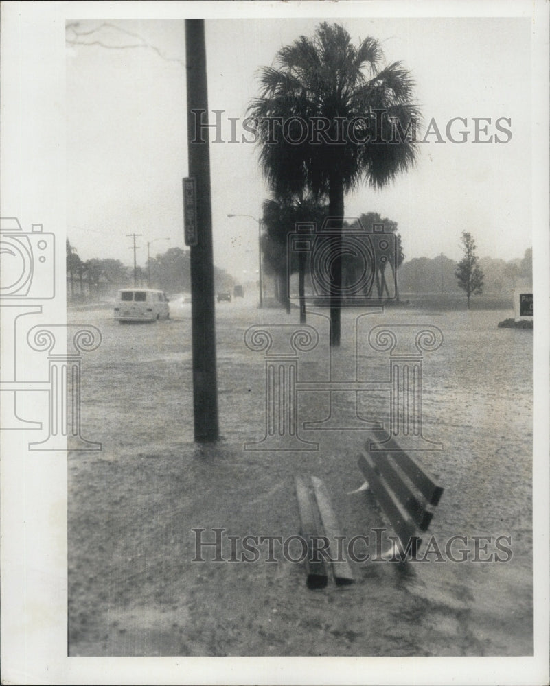 1976 Press Photo Flood in St. Petersburg at 16th St N - RSG77059 - Historic Images