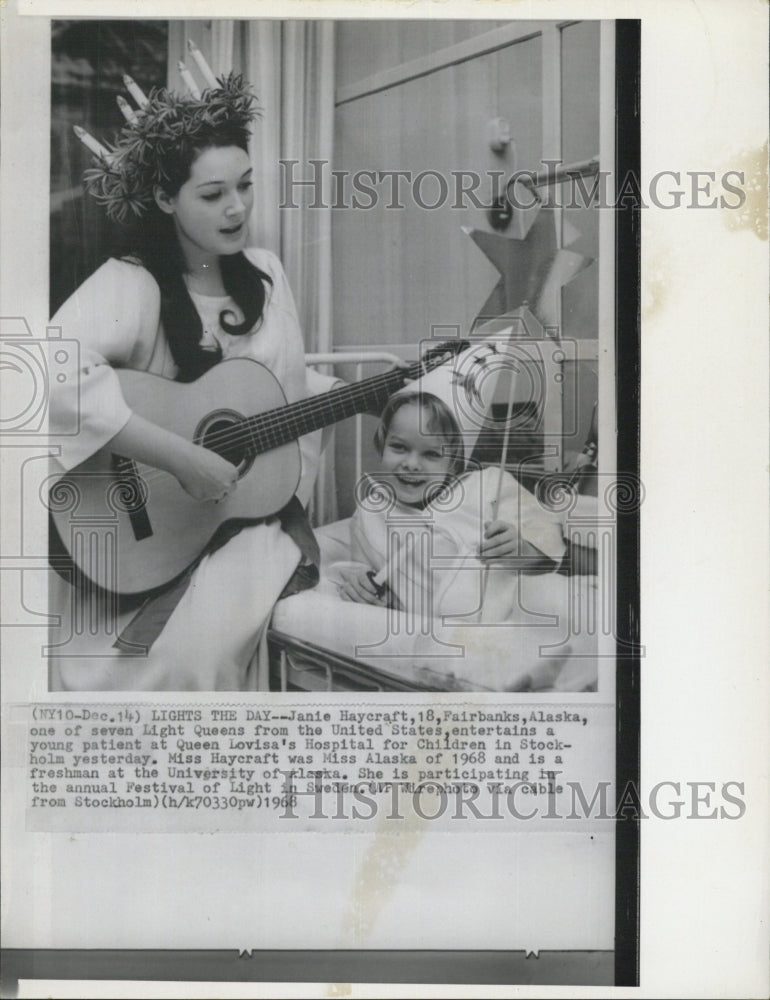 1968 Press Photo Janie Haycraft Light Queen Festival Guitar Queen Lovisa's - Historic Images