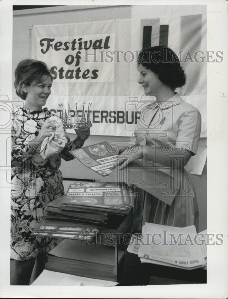 1969 Press Photo Mrs. Walter A. Danker and Mrs. Robert W.Turner - Historic Images