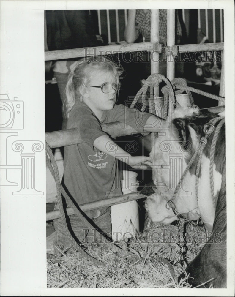 1987 Press Photo Girl Abigail Philman Calf Livestock Exhibit Florida State Fair - Historic Images