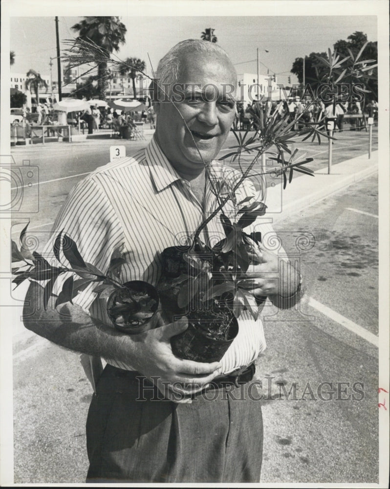 1965 Pete Swain acquired shade for future use - Historic Images