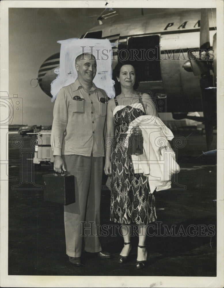 1949 Press Photo St Petersburg editor and wife leave for mexico - Historic Images