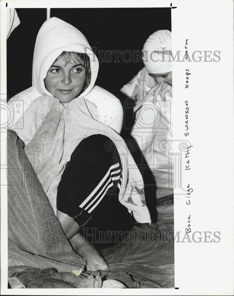 1987 Press Photo Kathy Swanson watching district at North Shore Pool - Historic Images