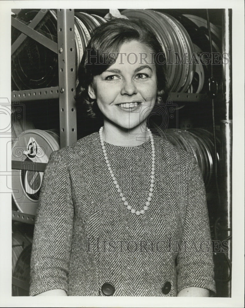 1964 Press Photo Elizabeth Sweeney in &quot;CBS Reports&quot; - RSG77283 - Historic Images