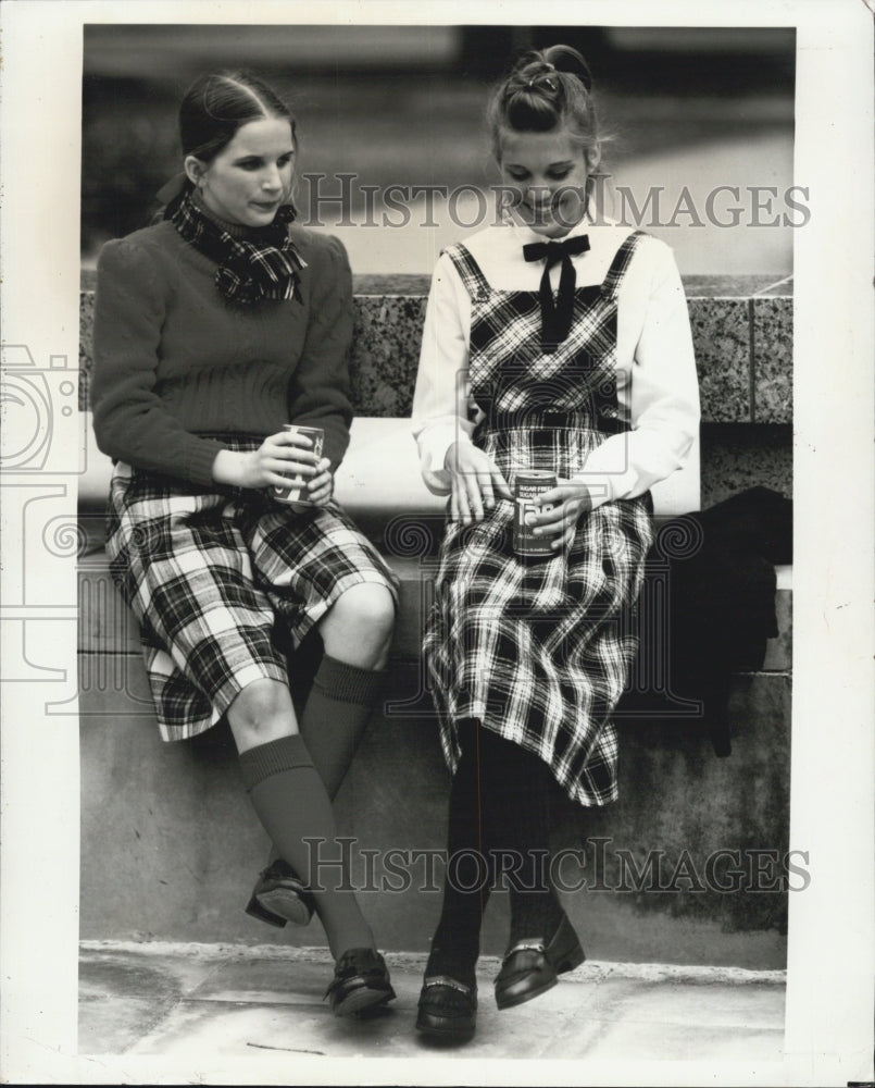 1980 Press Photo Modeling Plaid clothing for "Seventeen' - Historic Images