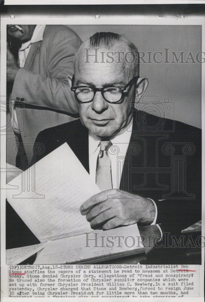 Press Photo Detroit Industrialist Ben Stone shuffles papers of a statement he - Historic Images