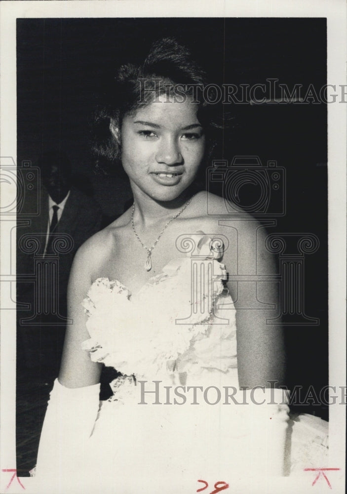 Press Photo Omega Psi Phi Fraternity Queen Title Scholarship Winner Ella Rawls - Historic Images