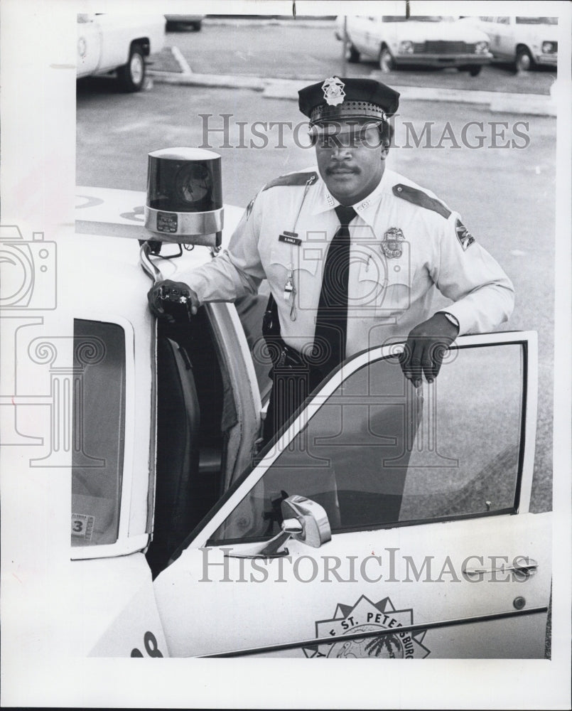 1980 Press Photo Bernie Rawis Patrolman. - Historic Images