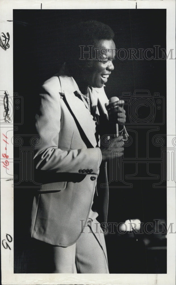 1977 Press Photo Actor, singer, and voice actor Lou Rawls - RSG77921 - Historic Images